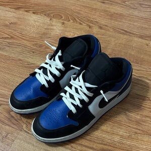 Nike Kids Black and Blue Sneakers